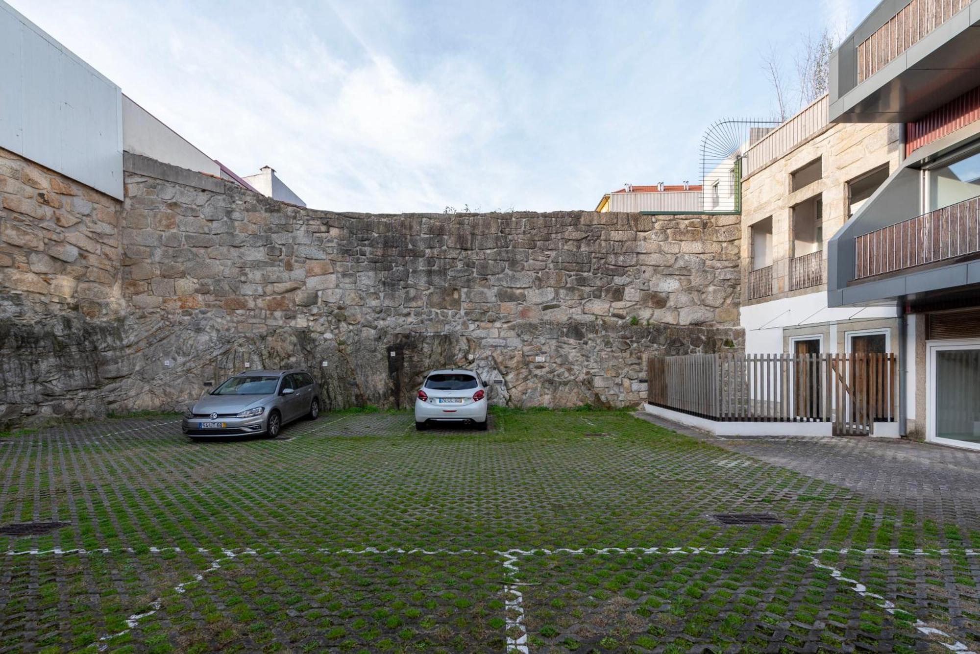 Ferienwohnung Fontainhas Flat: Balcony & Parking Porto Exterior foto